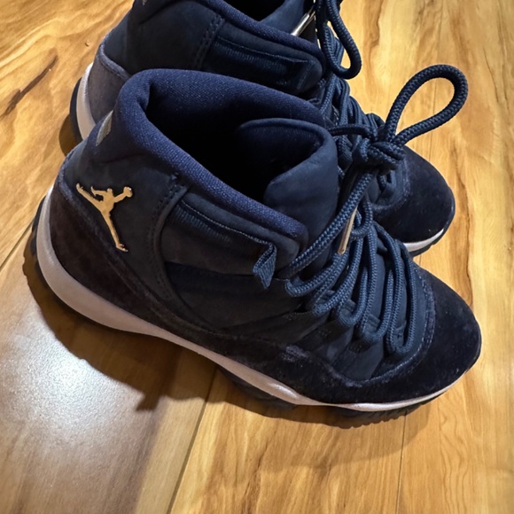 Nike Air Jordan 11 | Size 7 | Euro 38 | Midnight Navy / Metallic Silver - Picture 2 of 12